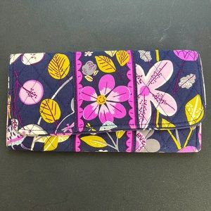 Great gift! Vera Bradley clutch